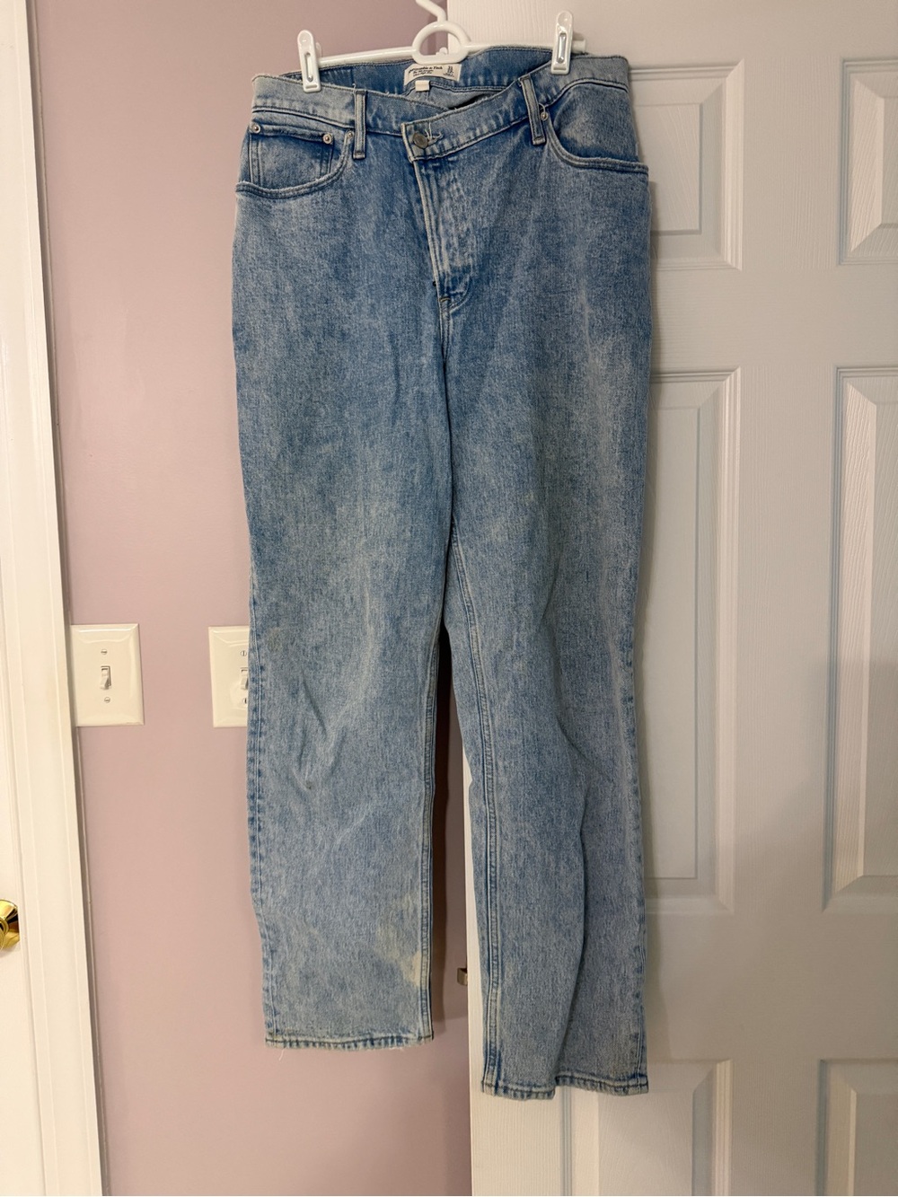 Abercrombie 90s Straight Ultra High Rise Crossover Light Wash Jeans